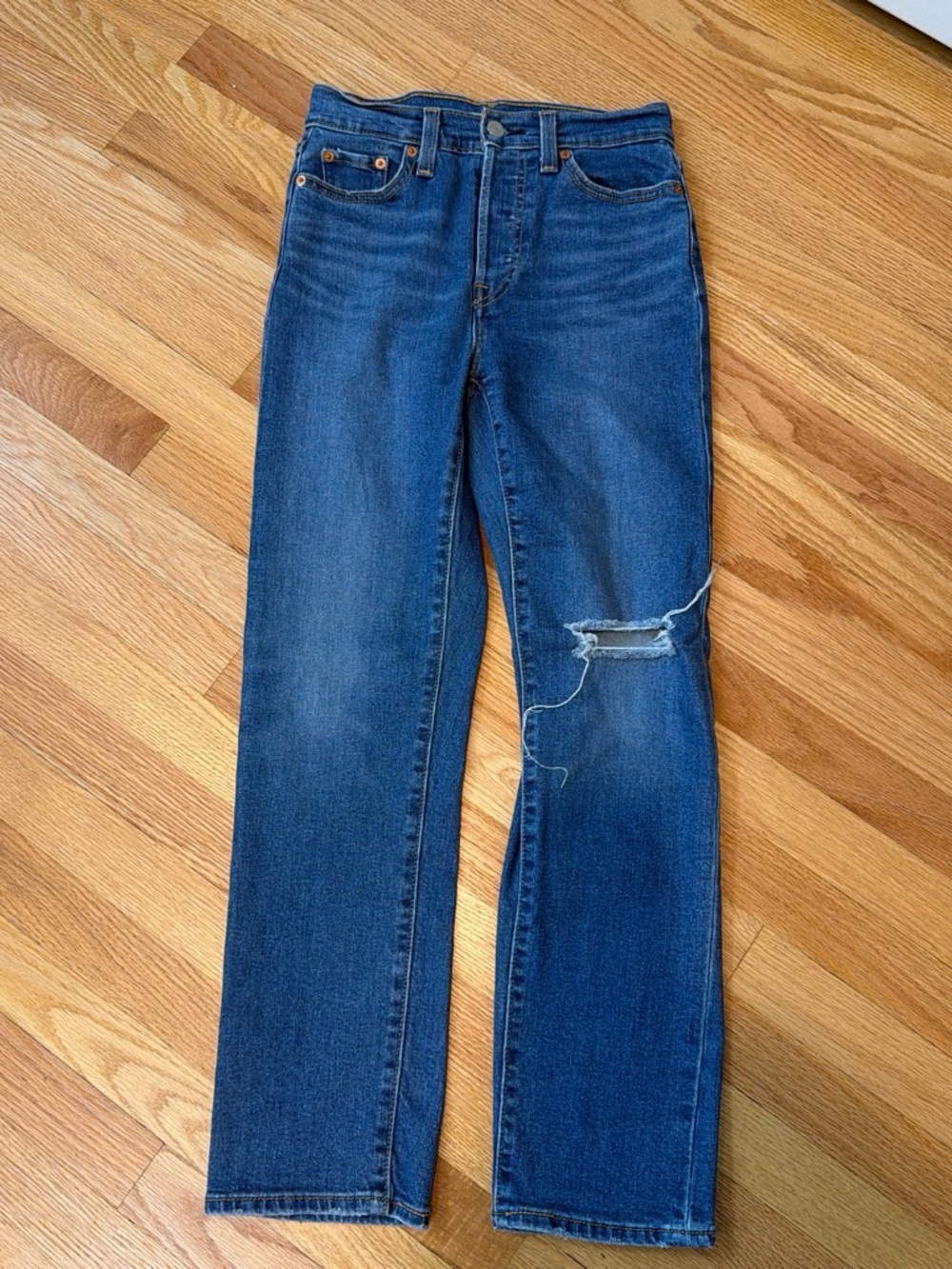 Levi’s Wedgie Straight High-Rise Women's Blue Jeans with Knee Distress